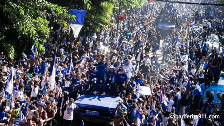 FOTO: Haru Biru Konvoi Persib – Kota Bandung Larut dalam Harmoni Cinta