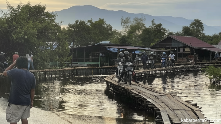 Solution For: 13 Jembatan di Sintang Kalbar Putus Diterjang Banjir