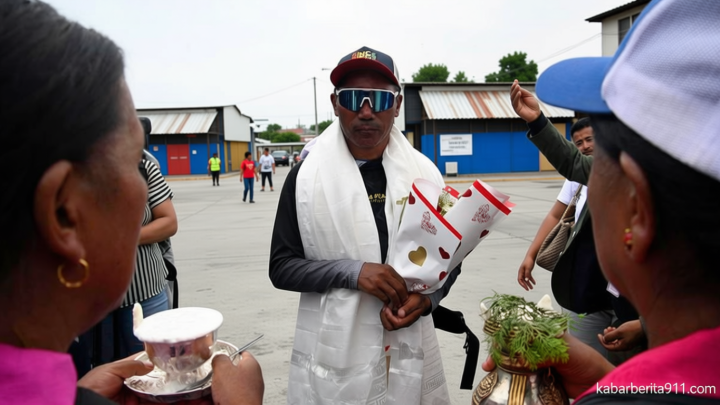 FOTO: Kami Rita Sherpa Pecah Rekor Dunia Taklukkan Everest 32 Kali