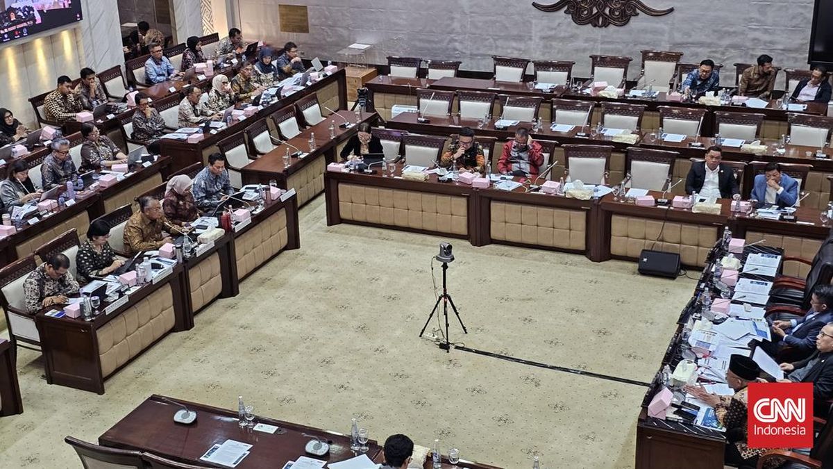 anggota-dpr-sarankan-gubernur-bi-mundur-karena-pelemahan-rupiah-1779086231385_169