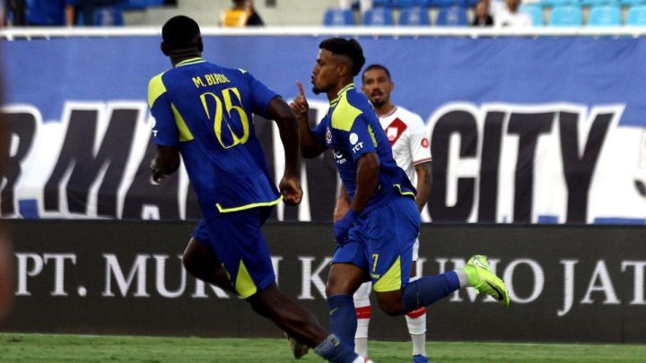 Hasil Super League: Diwarnai Kontroversi – Arema Bantai PSM