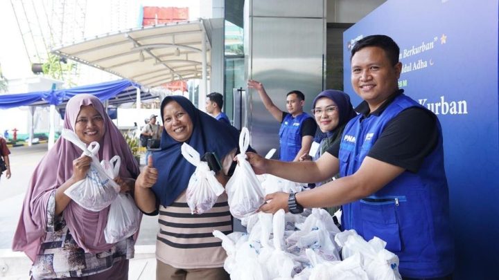 Key Strategy: Tebar Rasa Syukur, PNM Salurkan Hewan Kurban ke Warga di 18 Cabang