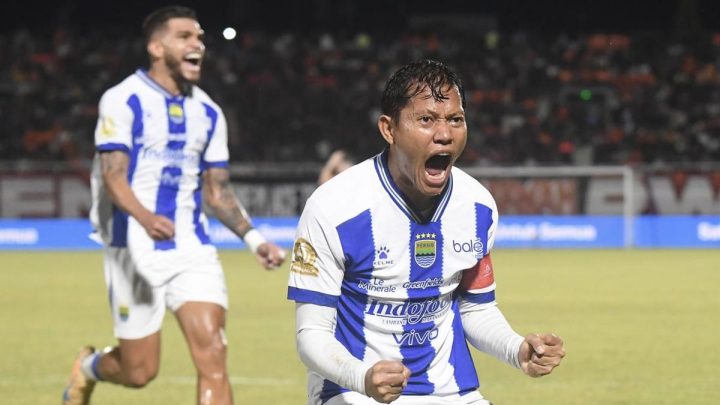 Adam Alis 2 Gol – Persib Unggul 2-1 Atas Persija di Babak Pertama