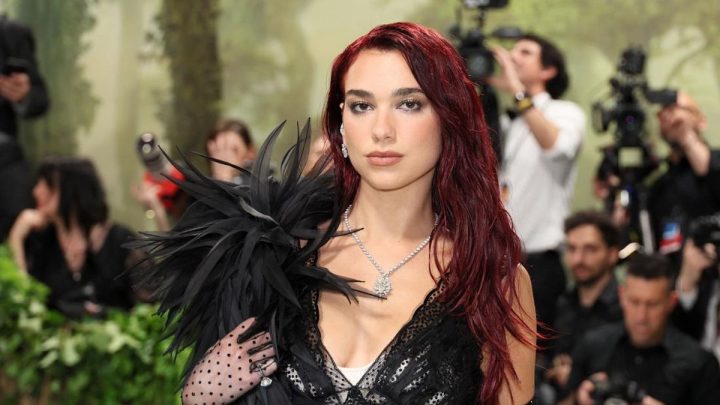 Dua Lipa Gugat Samsung Rp260 M setelah Fotonya Muncul di Kardus TV