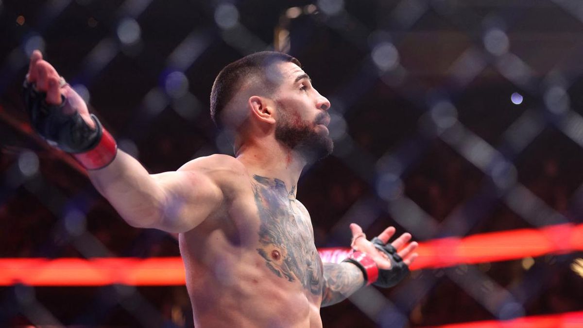 ertandingan-ufc-topuria-vs-oliveira-1751175259774_169