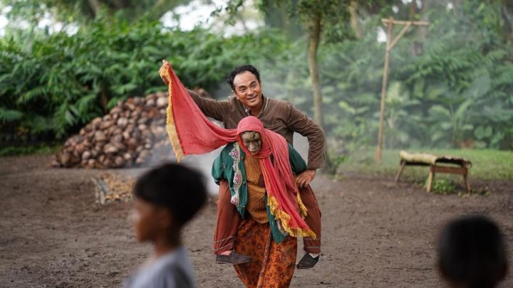 Solving Problems: Sinopsis Badut Gendong, Saat Duka Pengamen Berujung Teror