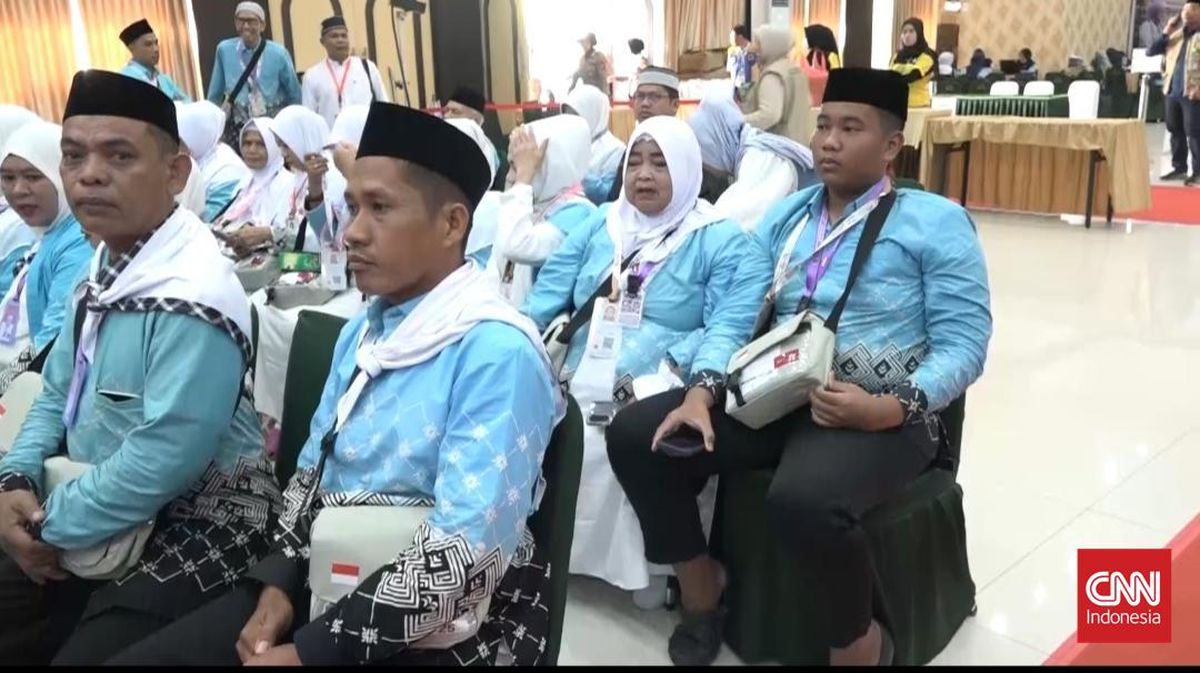 gantikan-ayah-meninggal-dunia-siswa-smp-asal-sulbar-berangkat-haji-1777938859361_169