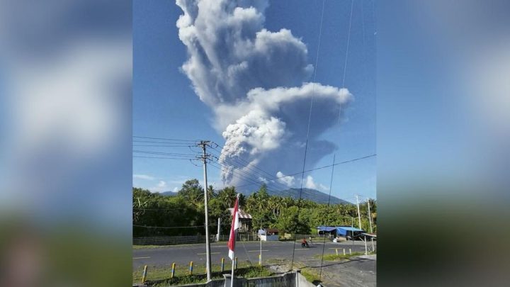 Update Terbaru Korban Erupsi Gunung Dukono: 3 Pendaki Belum Ditemukan