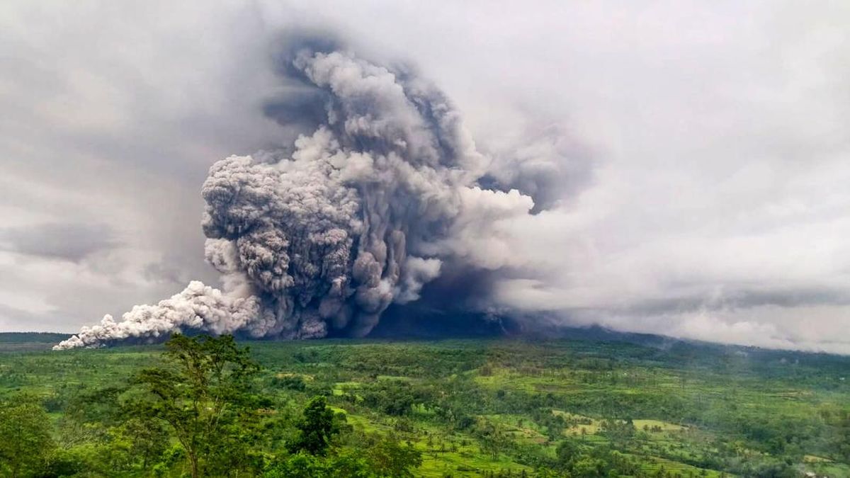 gunung-semeru-erupsi-1763554206586_169