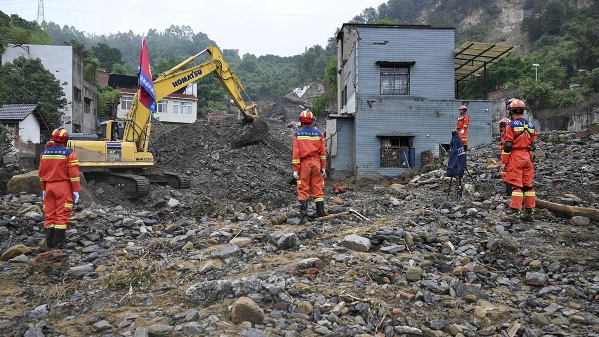 hujan-deras-picu-bencana-banjir-bandang-di-china-1779768129089_169