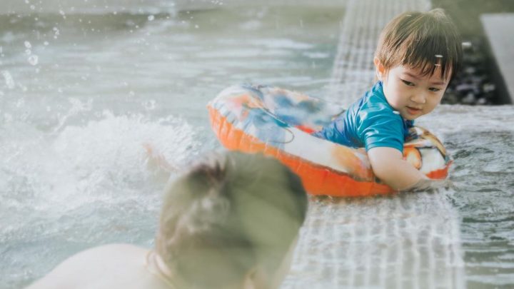 Tak Sekadar Main Air – Ini Sederet Manfaat Berenang untuk Anak