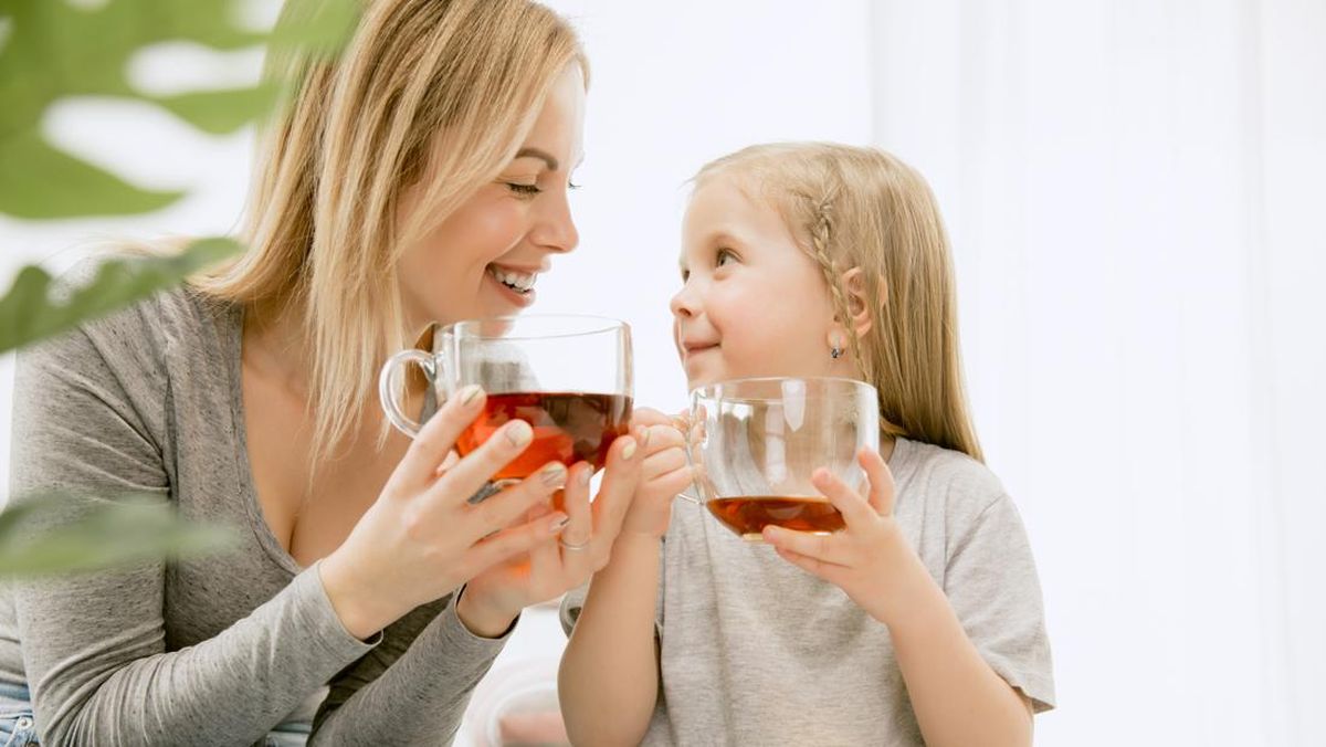 ilustrasi-anak-minum-teh_169