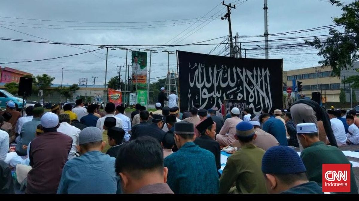 jamaah-naqsabandiyah-gelar-salat-idulfitri-hari-ini-di-makassar-1773894969602_169