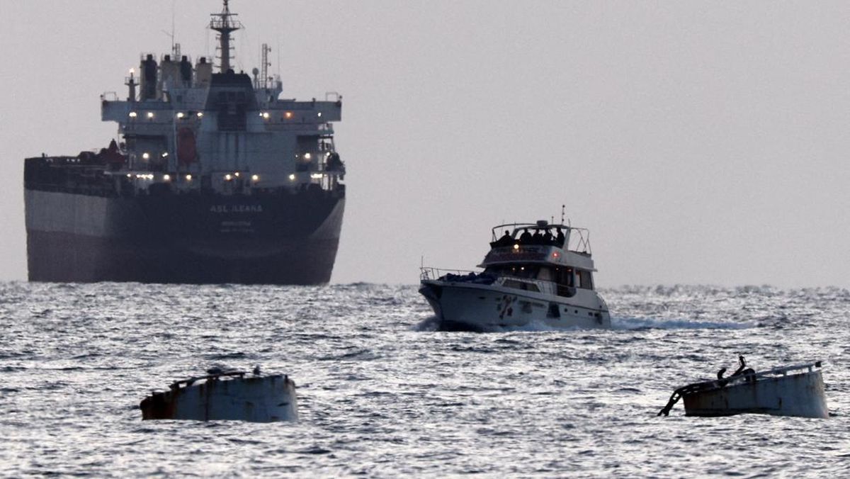 kapal-global-sumud-flotilla-dibawa-militer-israel-ke-pelabuhan-ashdod-1779252069577_169
