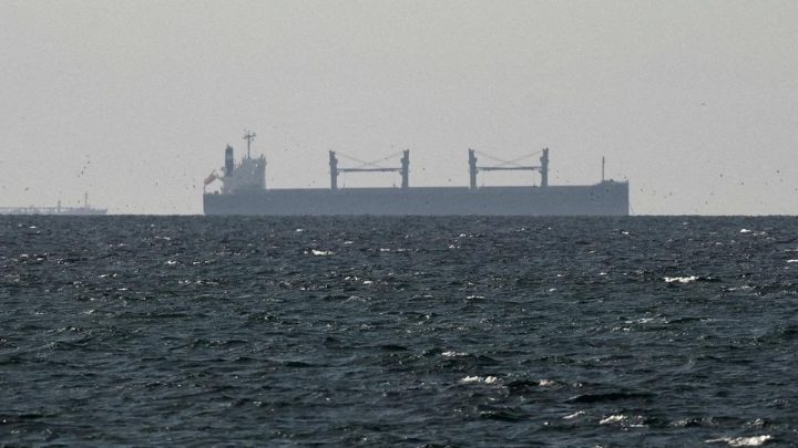 Kapal Tanker Minyak Korsel Lewati Selat Hormuz