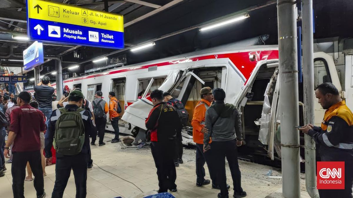 kondisi-dua-kereta-yang-bertabrakan-di-stasiun-bekasi-timur-1777304851040_169