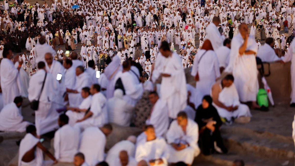 lautan-doa-mengalir-di-padang-arafah-1779765147349_169