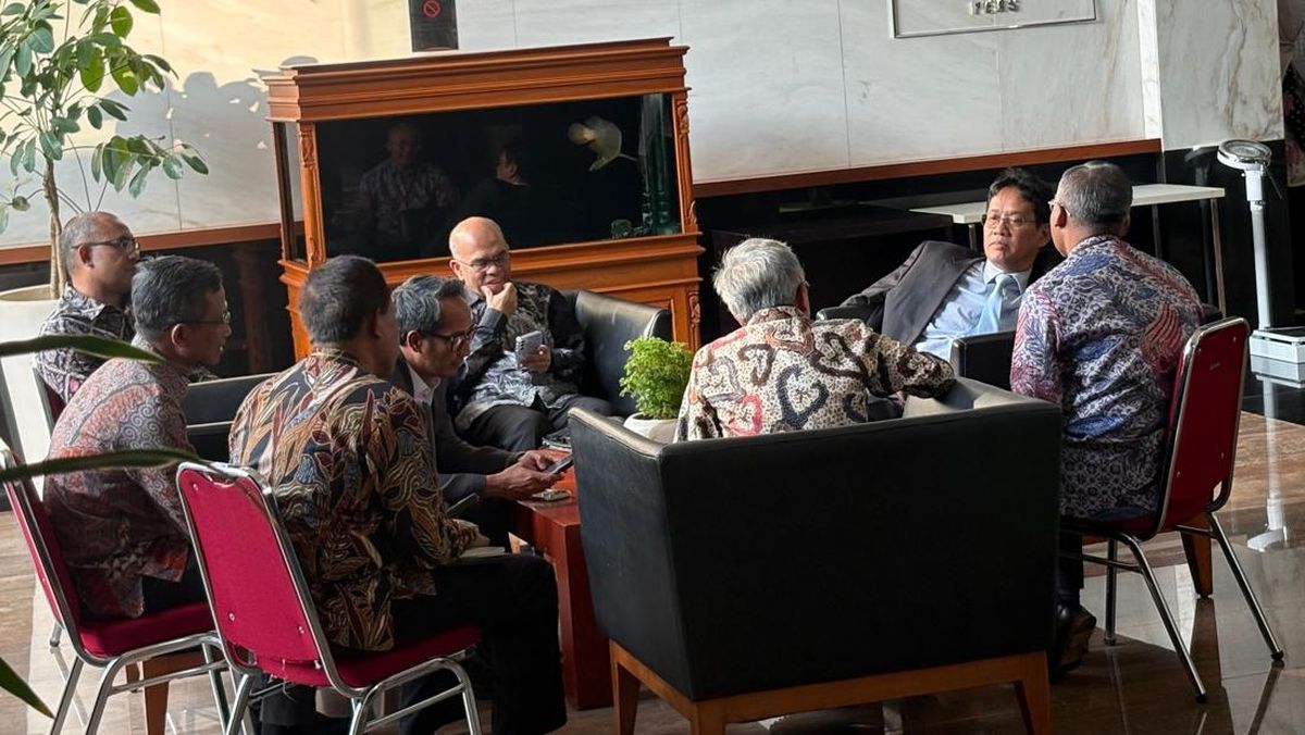 menteri-keuangan-purbaya-rapat-di-lobby-kementerian-keuangan-1778589815251_169