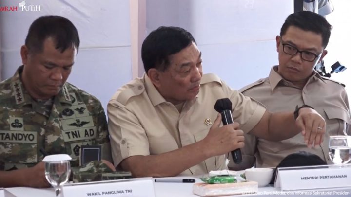 Topics Covered: Cerita Sjafrie soal Menteri Perang AS Minta Izin Lintas Udara RI