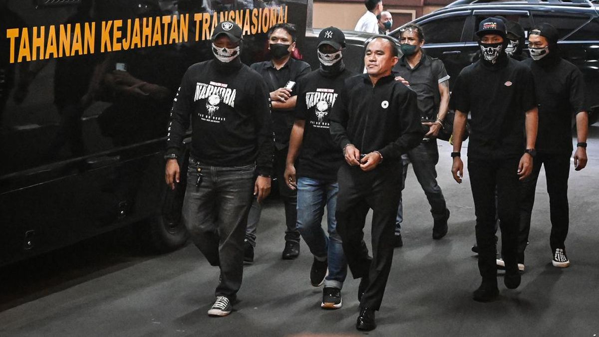 minta-jatah-dan-bekingi-bandar-kasat-narkoba-ditangkap-1779109490444_169