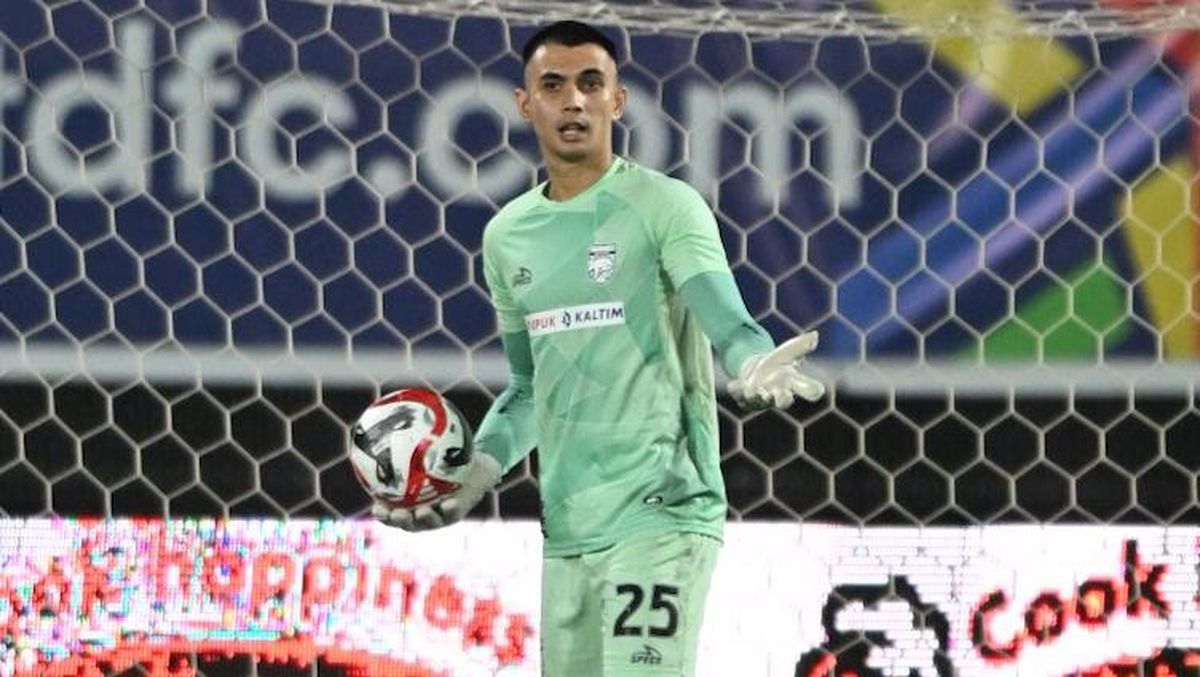 Nadeo Argawinata Jadi Kiper Terbaik Super League 2025/2026