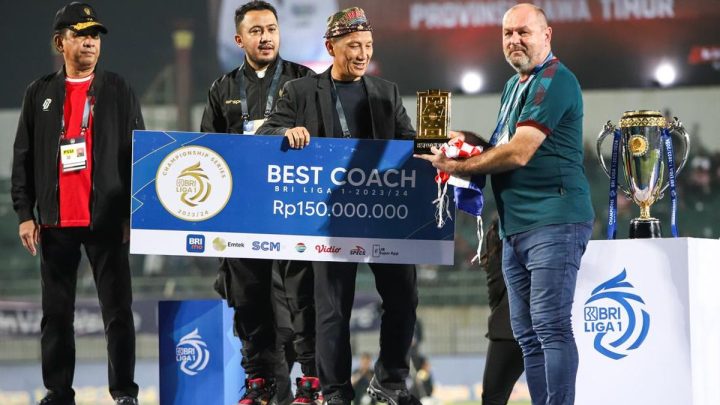 Hodak Bawa Persib Hattrick Juara – Siapa Pelatih Bergelar Terbanyak?