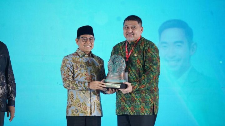 Latest Program: Komitmen Lindungi Pekerja Rentan, Walkot Munafri Raih Paritrana Award