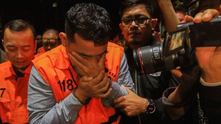 Main Agenda: Jaksa Sebut Dirjen Bea Cukai Terima Sin$213 Ribu dari Bos Blueray
