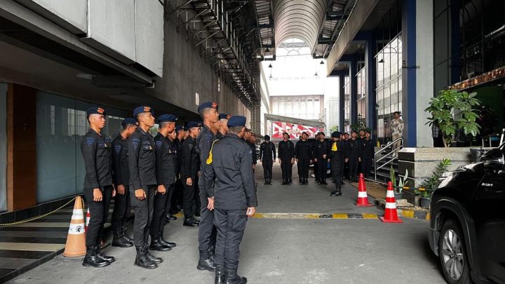 Puluhan Brimob Jaga Ketat Gedung Kantor di Hayam Wuruk – Ada Apa?