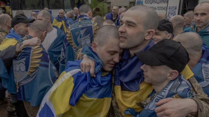 FOTO: Dimediasi AS, Rusia dan Ukraina Tukar 205 Tawanan Perang