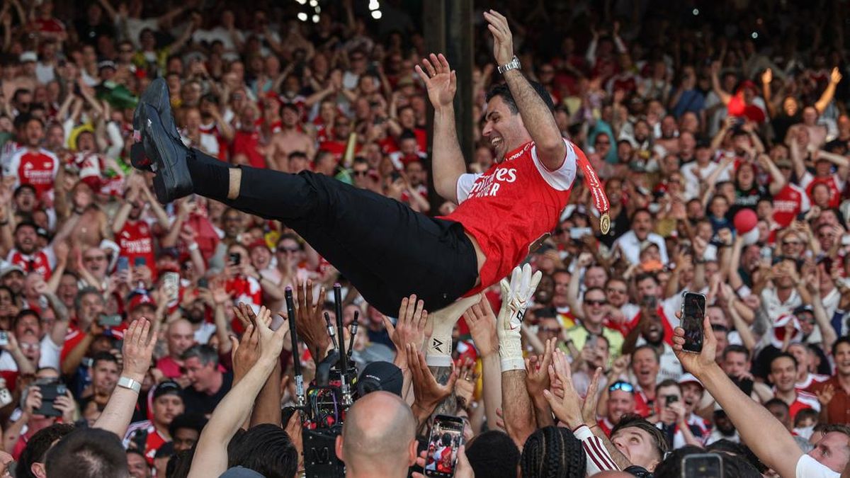 pesta-arsenal-juara-liga-inggris-1779669487807_169