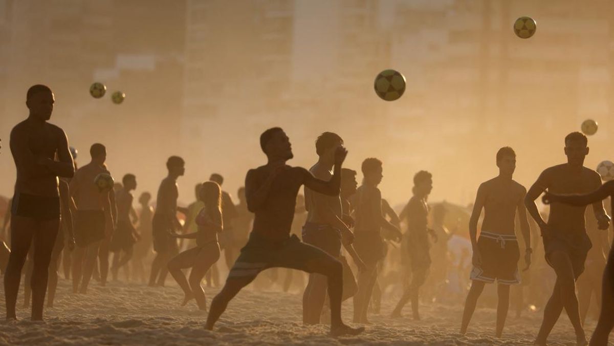 piala-dunia-akan-digelar-rio-justru-asyik-main-sendiri-1780056630066_169
