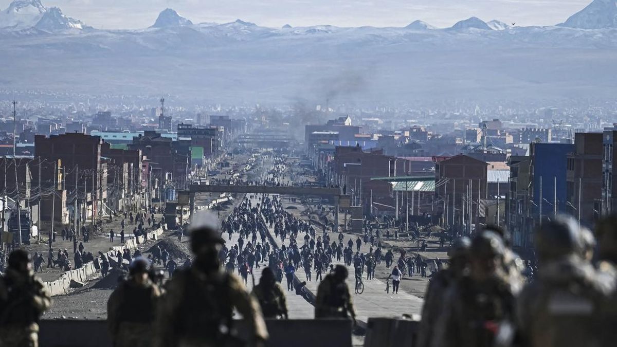 presiden-baru-bolivia-enam-bulan-menjabat-dikepung-demo-1779700143156_169