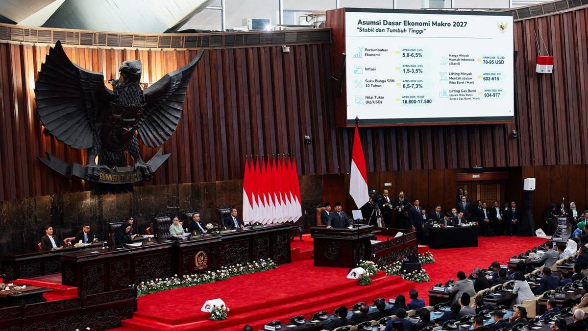presiden-prabowo-subianto-pidato-saat-menghadiri-rapat-paripurna-dpr-ri-ke-19-terkait-kem-dan-ppkf-rapbn-2027-di-gedung-dpr-ri-1779256383229_169