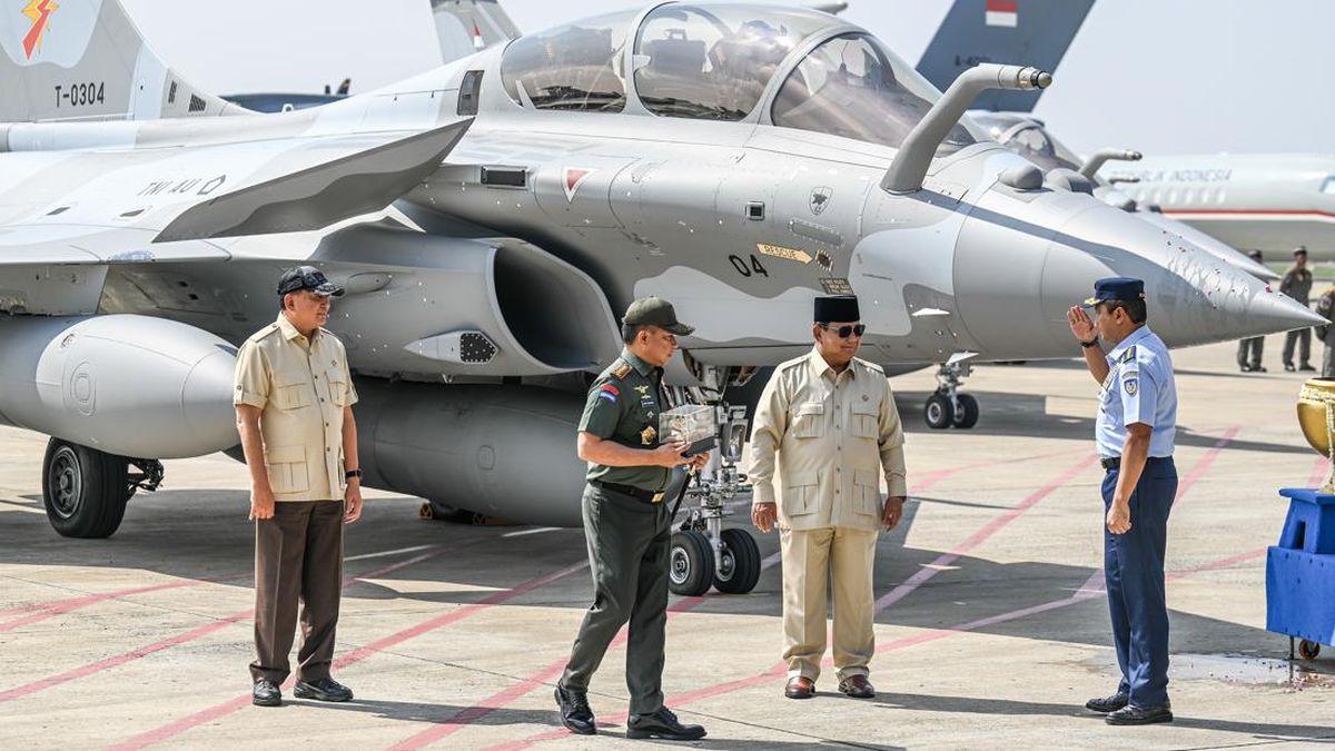 presiden-serahkan-alutsista-pesawat-kepada-tni-1779084161143_169