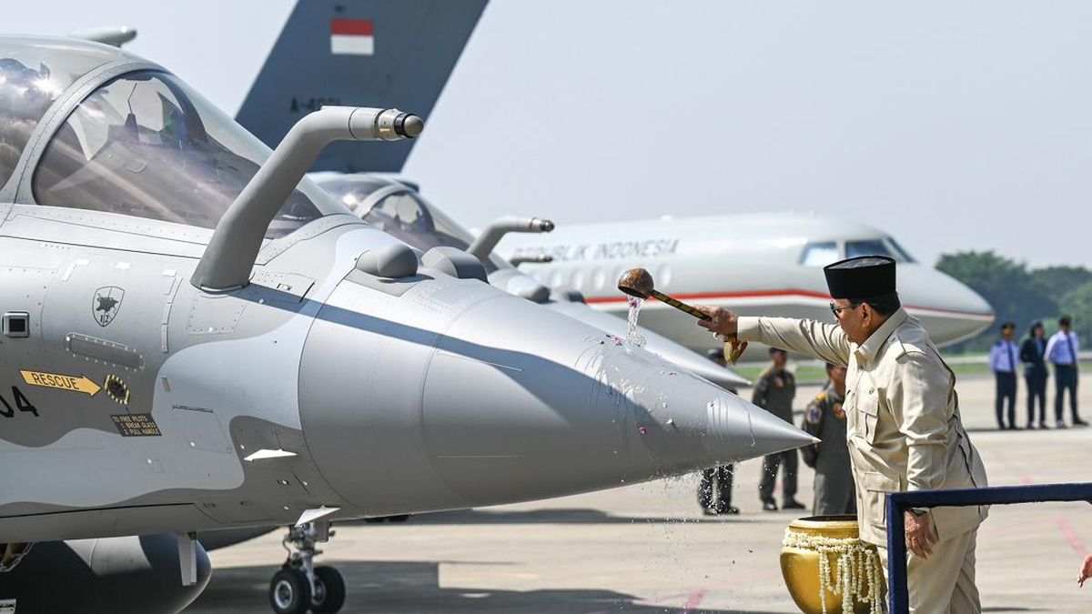 presiden-serahkan-alutsista-pesawat-kepada-tni-1779084171467_169