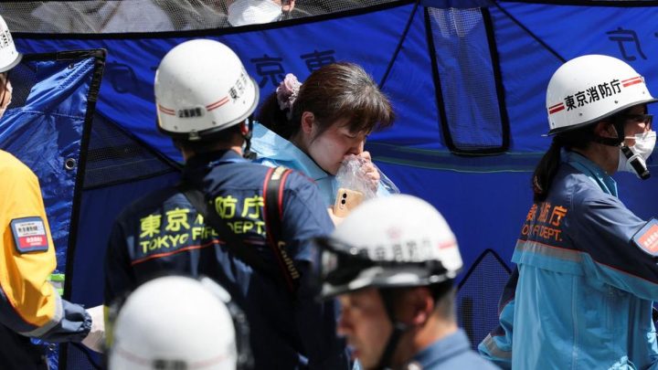 FOTO: Pria Semprotkan Zat Misterius di Mal Jepang – 20 Orang Terluka