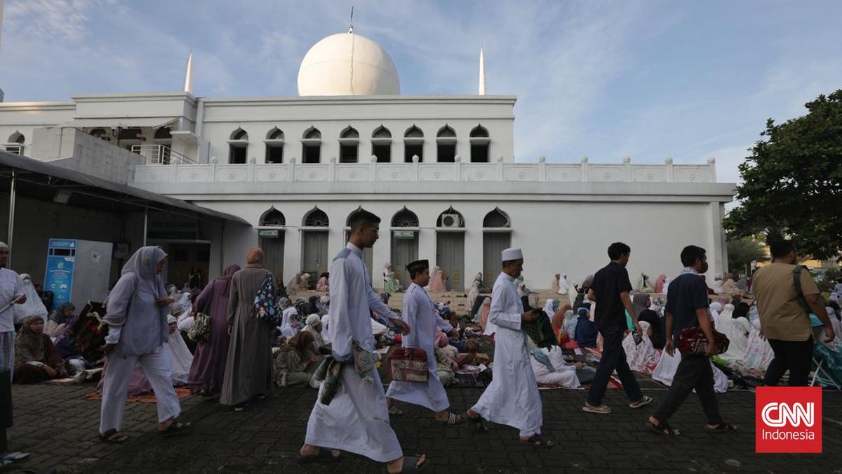 ribuan-jemaah-muhamadiyah-salat-idul-adha-di-al-azhar-jakarta-16_169