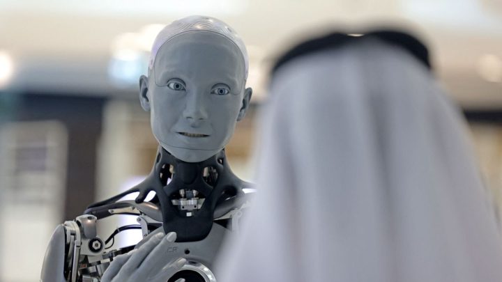 Viral Robot Humanoid Ikut Salat Idul Adha di Dubai – Picu Polemik