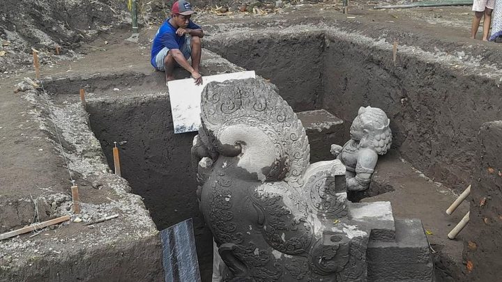 Solving Problems: Megah! Mengungkap Fakta Situs Adan-Adan Kediri yang Saingi Borobudur