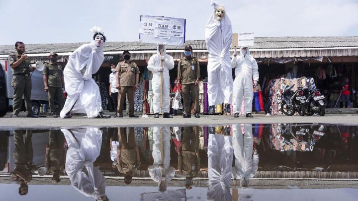Solving Problems: Viral Pocong Jadi-jadian Ditangkap Warga di Tangerang