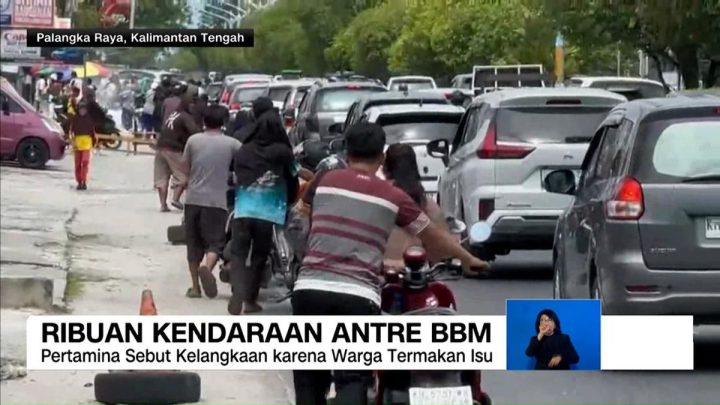 VIDEO: BBM Langka di Kalteng – Warga Antre Berjam-Jam di SPBU