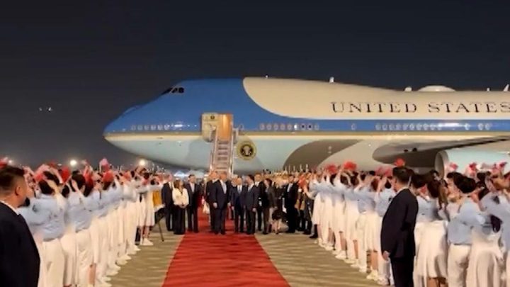 Facing Challenges: Trump Tiba di Beijing Jelang Pertemuan dengan Xi Jinping