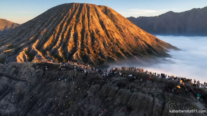 Momen Khidmat Suku Tengger Bromo Jalani Ritual Yadnya Kasada 2026