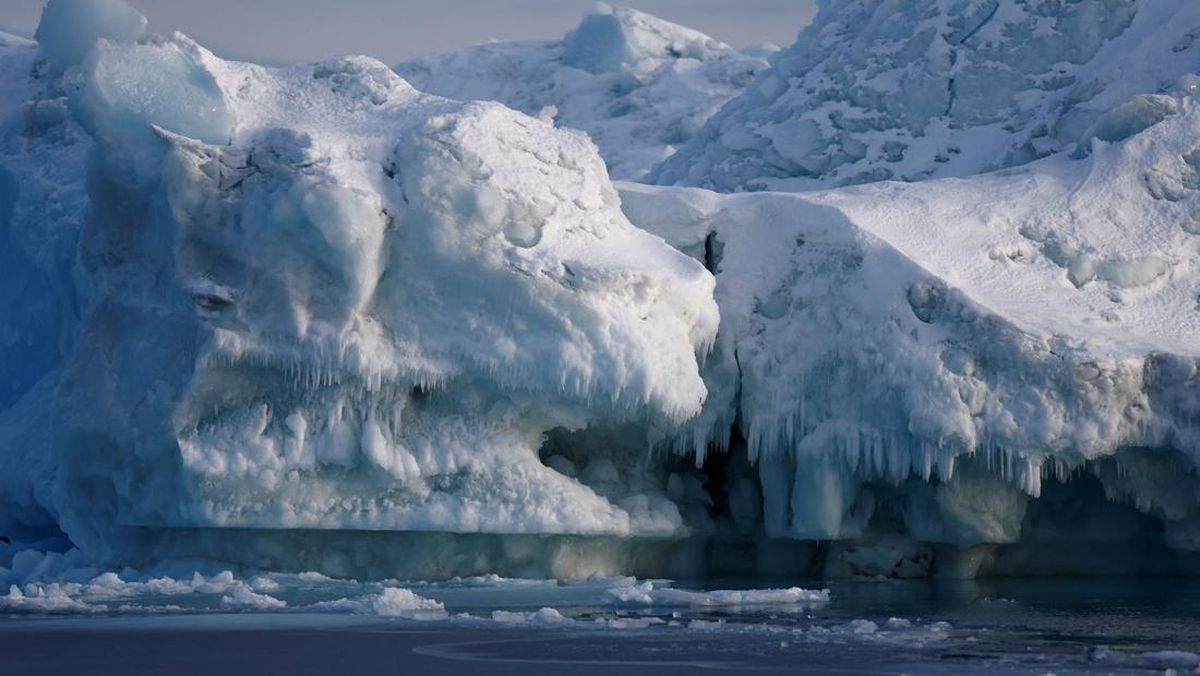 1-triliun-ton-es-telah-mencair-di-greenland-akibat-bumi-memanas-6_169