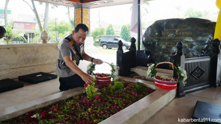 Kapolri Ziarah ke Makam Bung Karno – Gus Dur, dan Soeharto