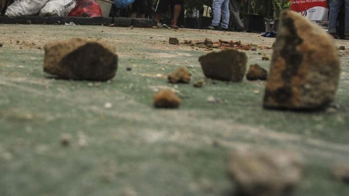 Polisi Lampung Dilempari Batu Saat Mau Tangkap DPO Begal di Pernikahan