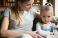 Key Issue: Cek 7 Ciri-Ciri Ini, Apakah Anda Melakukan Helicopter Parenting?