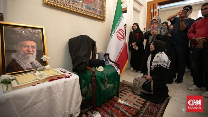 Latest Program: Iran Beber Rencana Prosesi Pemakaman Ayatollah Ali Khamenei