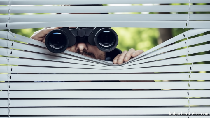 7 Kepribadian Orang yang Hobi Stalking – Lebih dari Penasaran Biasa